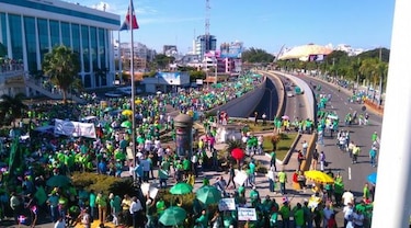Miles de dominicanos salen a la calle para pedir justicia en el caso Odebrecht
