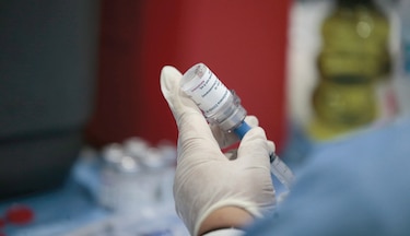 Médicos de obstetricia y ginecología: ‘La mejor vacuna es la que existe y está disponible’