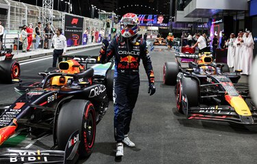 Verstappen saldrá primero en Yeda; Checo parte tercero y Alonso cuarto