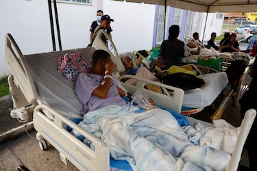 Hospitales, escuelas y estaciones de bomberos reportan daños tras el terremoto