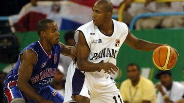 Michael Hicks brilla en el baloncesto uruguayo