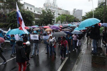 Mulino descarta por ahora suspender garantías, pero advierte que ‘están tirándole a matar el sistema democrático’