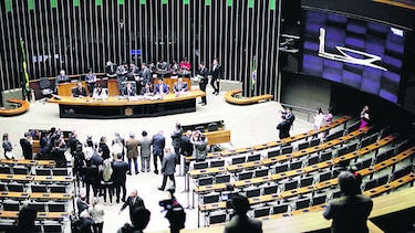 Denuncia reabre la guerra política