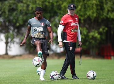 Técnico de Perú disconforme por jugar sin público amistoso con Panamá