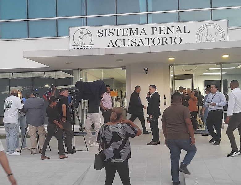 Tribunal mantiene detención provisional de Bernardo Meneses por presunto enriquecimiento injustificado