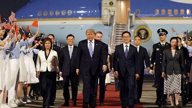 Trump llega a China para reunirse con Xi: qué está en juego en la cumbre entre los dos líderes más poderosos del mundo