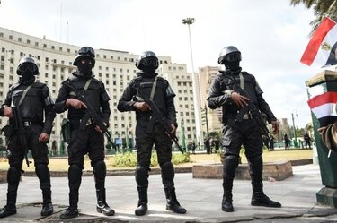 Allanamiento en el sindicato de periodistas de Egipto; policía detiene a comunicadores
