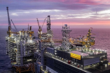 El miedo a la recesión derrumba el petróleo, las bolsas y el euro