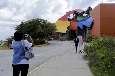 El desafío del Biomuseo ante la convulsión que mantiene a los visitantes alejados