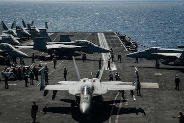 'USS Harry S. Truman', una ciudad flotante al servicio de las misiones en Siria