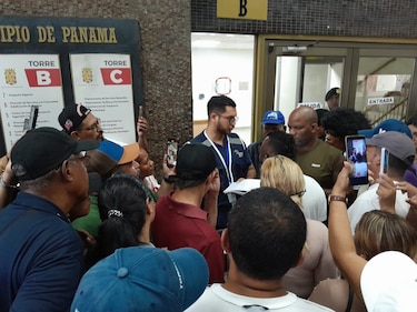 Buhoneros se concentraron en la Alcaldía de Panamá en rechazo al desalojo