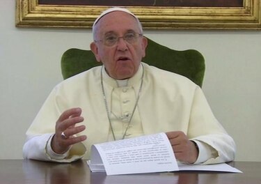 Papa insta a ayudar a una 'Europa cansada' que ha renegado de sus raíces