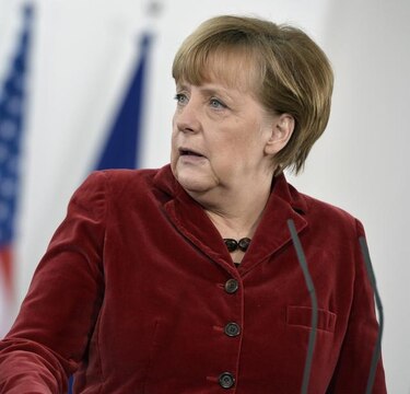 La CDU de Merkel, aliviada con renuncia de su tesorero por evasión