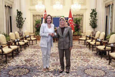 Nancy Pelosi arranca gira en Asia hablando de Taiwán con líder de Singapur