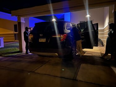 Fiscalía confisca camioneta de Bernardo Meneses durante diligencia