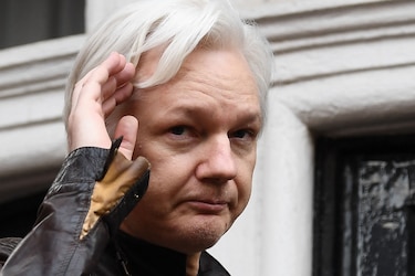 Gobierno británico firma decreto de extradición a Estados Unidos de Julian Assange, que apelará
