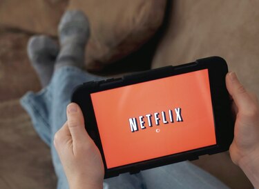 ¿Adicto a Netflix y a ver malas noticias? Cuidado con sus ojos