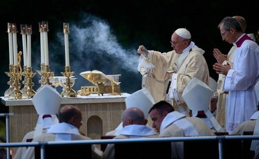 Papa canoniza a Junípero Serra pese a críticas de indígenas