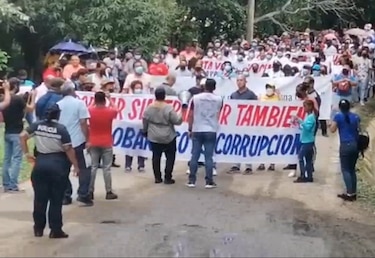 Padres exigen el fin de paro docente que ‘viola derechos’ de sus hijos