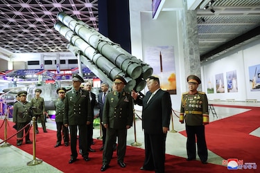 Corea del Norte exhibe su armamento más sofisticado con el beneplácito de Rusia y China