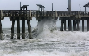 Científicos: El cambio climático agrava los huracanes y tifones
