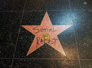 Vandalizan estrella de Bill Cosby en Paseo de la Fama