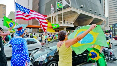 Jornada de protestas y más acusaciones