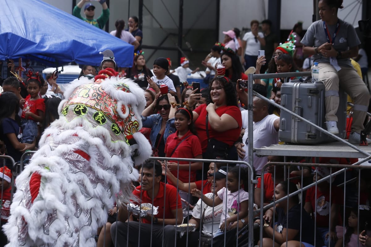 Desfile de Navidad ‘Ciudad de las Estrellas’ llena de color la calle 50