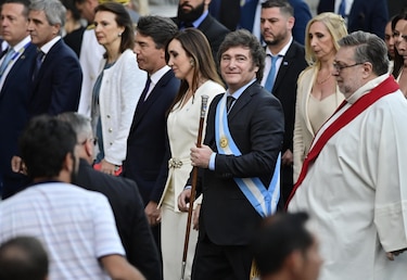 Con un duro horizonte económico, Argentina inicia la ‘era Milei’