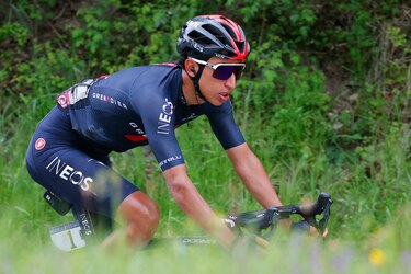 Egan Bernal gana la novena etapa del Giro y se hace con la ‘maglia’ rosa