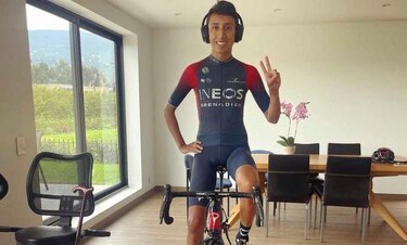 Egan Bernal vuelve a subirse en una bicicleta tras el grave accidente en enero