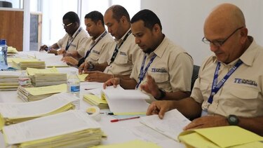 Tribunal Electoral comenzó a validar firmas de los libros que recibió el domingo