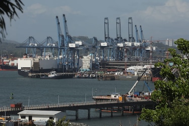 Panamá afirma que relaciones con China han mejorado y las retenciones de buques siguen a la baja