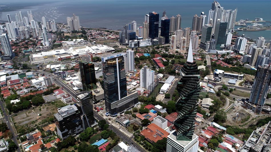 Barclays alerta: Panamá ganó tiempo para no perder el grado de inversión de Moody’s, pero sigue el riesgo