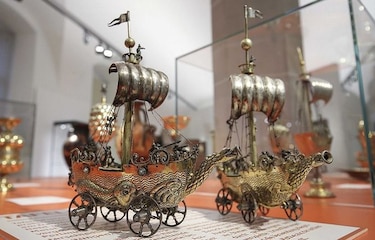 Un museo suizo restituye 2 veleros de plata a los herederos de una coleccionista judía