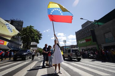 La oposición mayoritaria de Venezuela acusa a Maduro de consumar un ‘golpe de Estado’