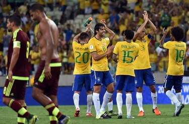 Brasil se repone y doblega 3-1 a Venezuela