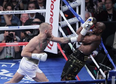 Mayweather impone su astucia y noquea a McGregor