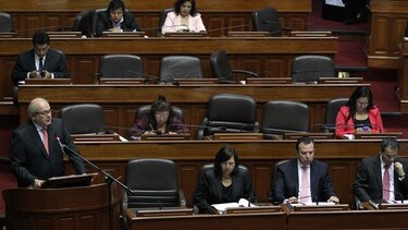 Humala capea su peor crisis política a solo un año de las elecciones