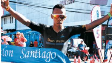Guerra y Rojas destacan en duatlón en Santiago