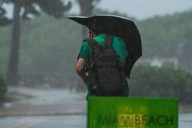 Tormenta Eta deja Cuba y se fortalece nuevamente en su ruta a Florida