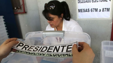 Chile: Arranca balotaje de pronóstico incierto con voto en el exterior
