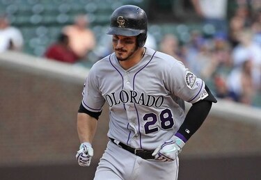 Rockies dominan a Cachorros con dos jonrones de Nolan Arenado