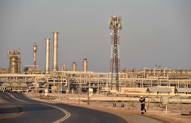 Los precios del petróleo caen a su nivel más bajo en 18 años