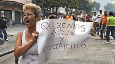 Protestan por falta de energía eléctrica y agua