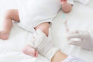 Pediatras panameños defienden vacuna de hepatitis B al nacer tras años de eficacia