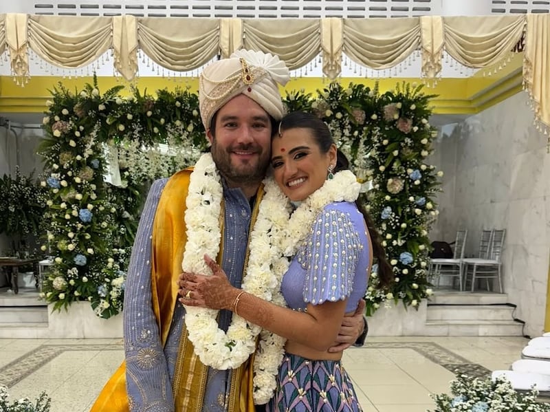 El exdiputado Gabriel Silva se casa con la abogada Sophia Nandwani en el Templo Hindú