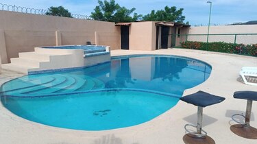 Así vivían en Punta Chame dos de los pandilleros más buscados: casa con piscina, four wheel y gran cantidad de dinero en efectivo