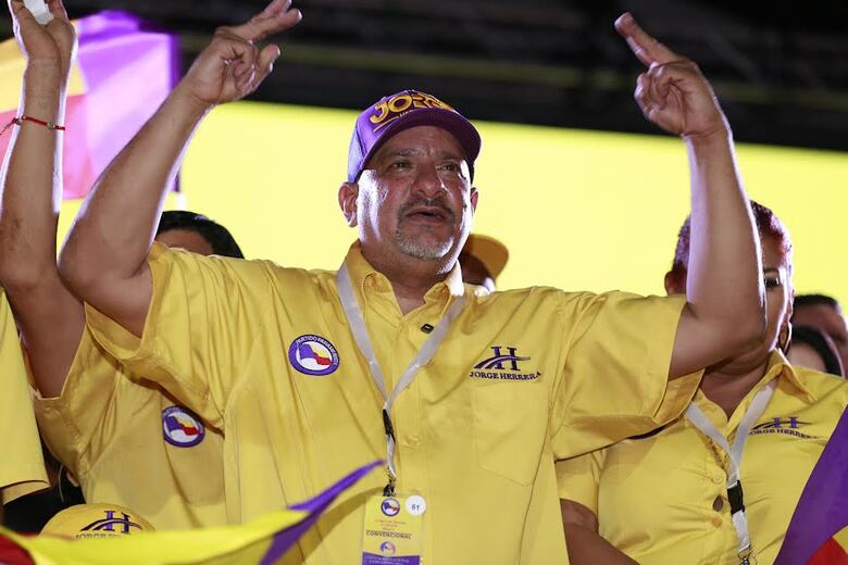 Chapman dice desconocer criterios de las transferencias a municipios y crece la presión para que rinda cuentas