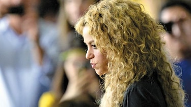 Retiran símbolo de la gira de Shakira por similitud con los nazis